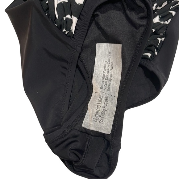 Nwt Aqua Green 1 Piece Flattering Ruched Front Swimsuit Black White SZ 18W - Picture 7 of 7